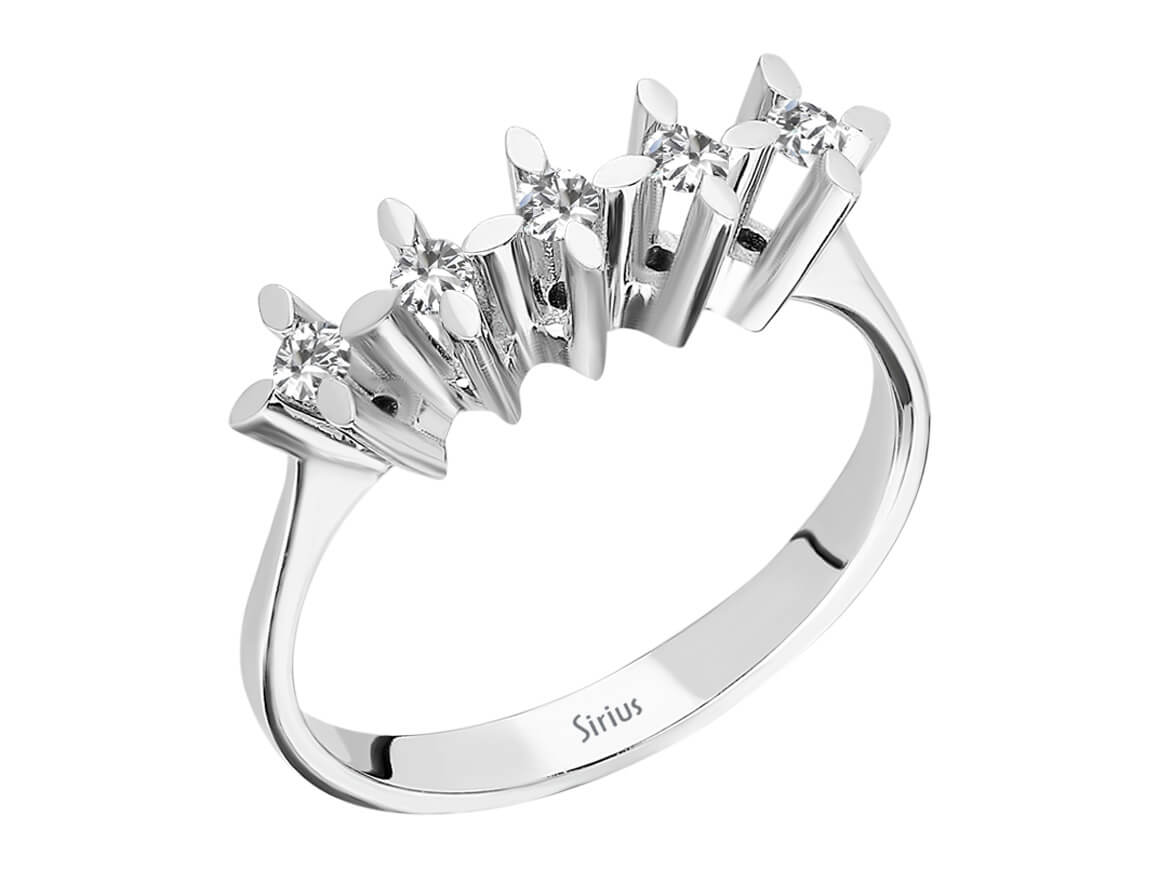 Feiner Labordiamant Fünfstein-Ring aus 8 Karat Weißgold | Dezenter Diamantschmuck - hochwertiger Schmuck von Rosy Lab Diamonds