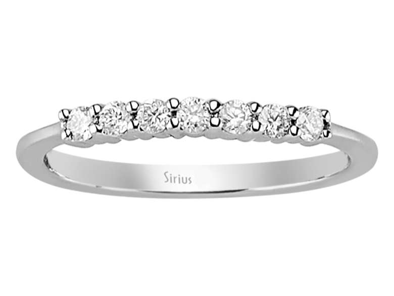 Délicate bague en Or Blanc avec sept diamants cultivés en laboratoire – 8 K, 0,14 carat – Bijoux haut de gamme de Rosy Lab Diamonds