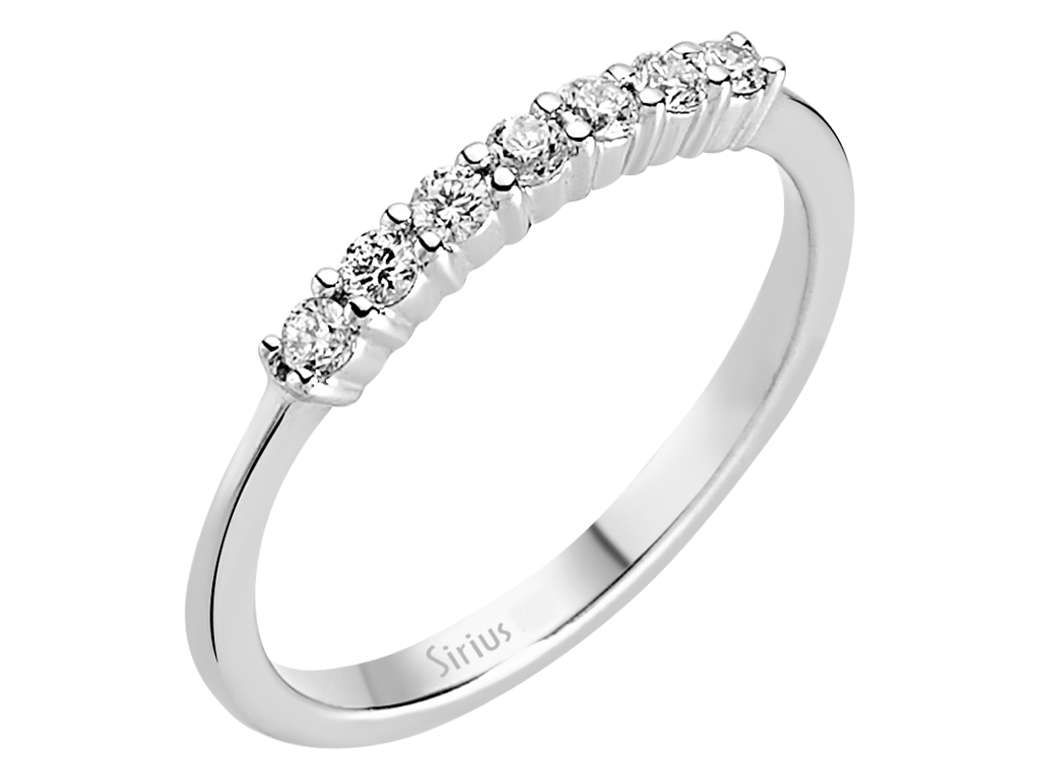 Délicate bague en Or Blanc avec sept diamants cultivés en laboratoire – 8 K, 0,14 carat – Bijoux haut de gamme de Rosy Lab Diamonds