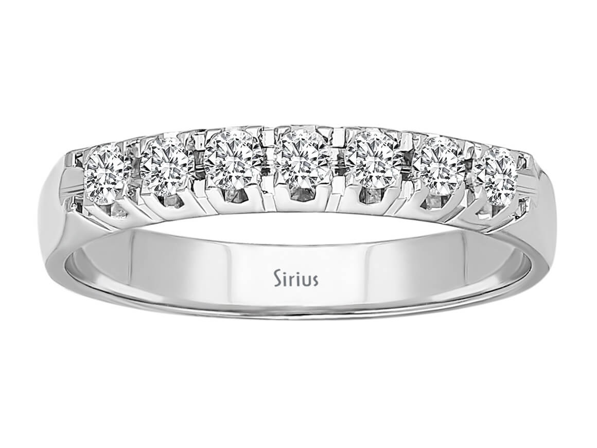 Zeitloser 7-Stein Rundschliff Diamantbandring in 14 Karat Weißgold