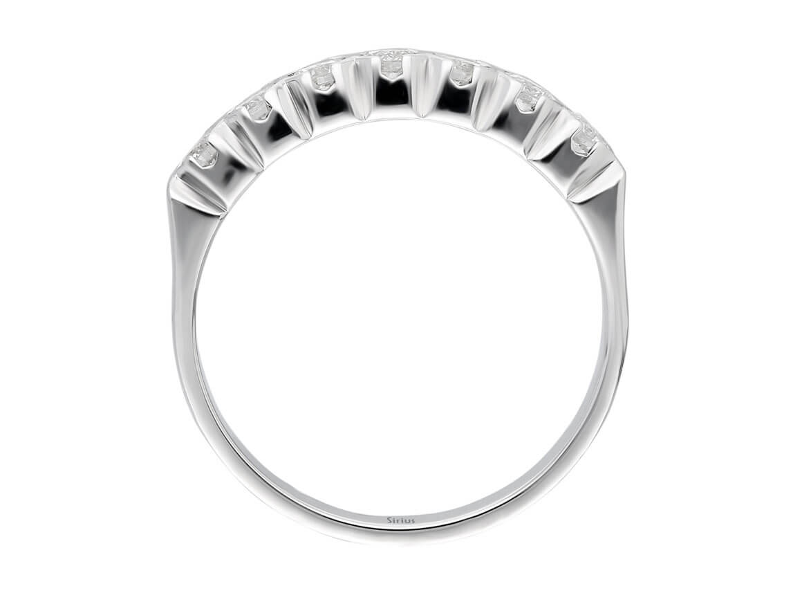 Zeitloser 7-Stein Rundschliff Diamantbandring in 14 Karat Weißgold