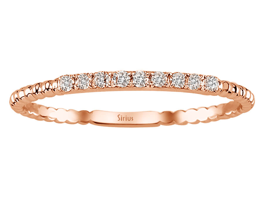 Feiner Diamantring mit 9 laborgezüchteten Steinen aus 8K Roségold