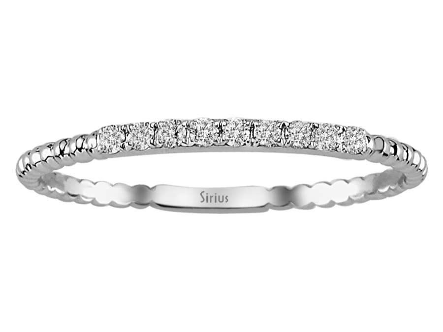 Filigraner Diamantring mit 9 laborgezüchteten Steinen aus 8K Weißgold