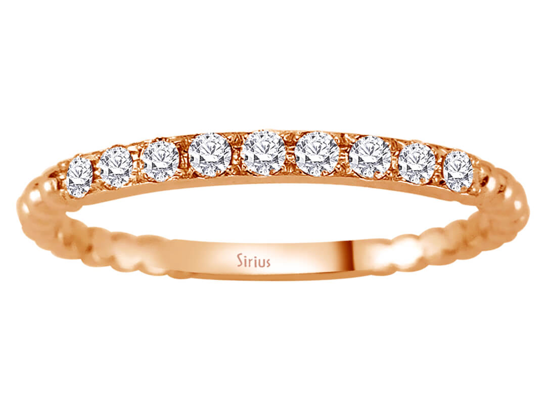 Rotgold-Ring mit 9 Rundgeschliffenen Labordiamanten in Perlstruktur