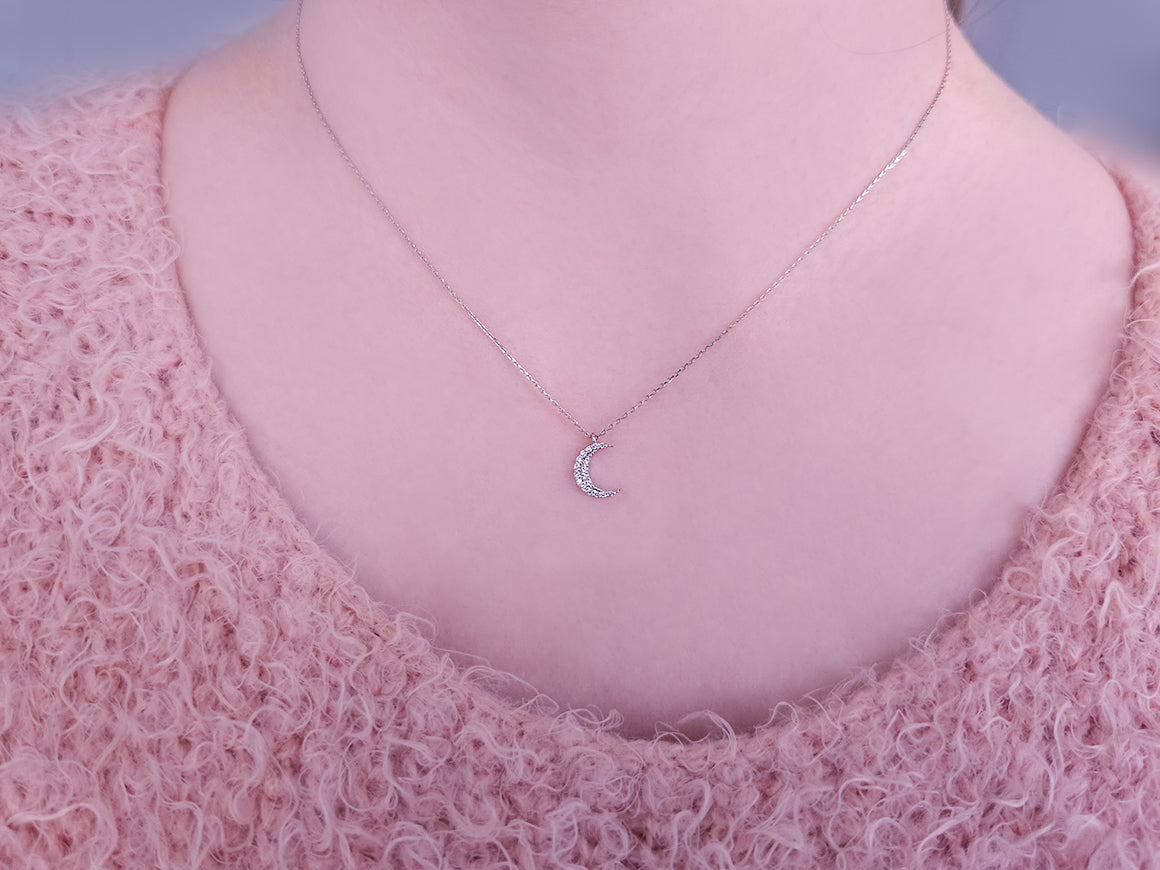 Half-moon pendant with diamonds | 8K white gold