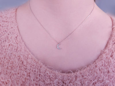Half-moon pendant with diamonds | 8K white gold