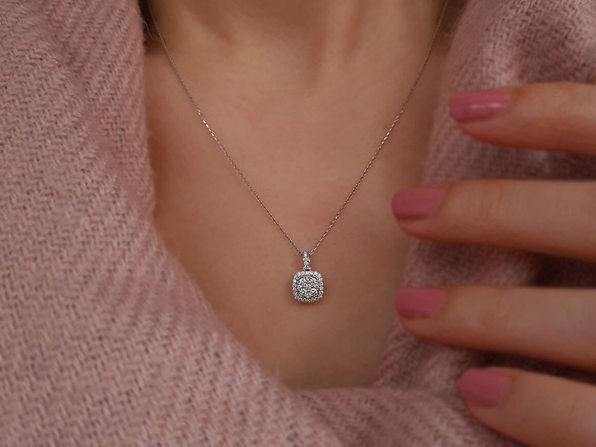 Sparkling halo necklace with 36 lab diamonds in 14K white gold – 47P0002