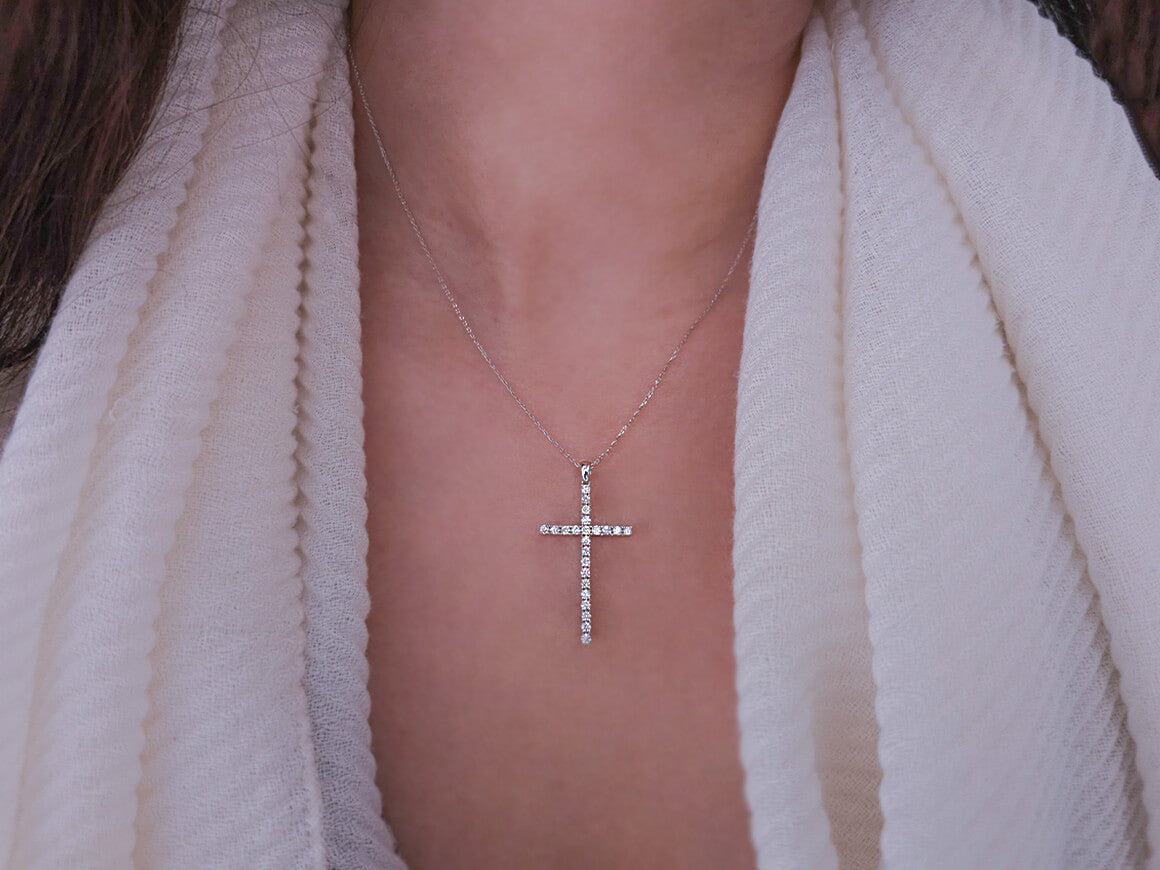 Large cross necklace with 23 lab diamonds in 14K white gold – 17P0005