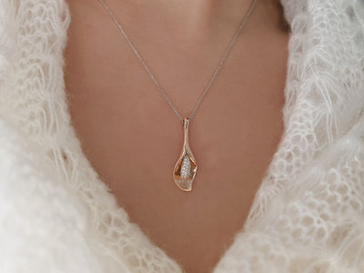 Floral diamond pendant in 14K rose gold – 36 brilliant-cut diamonds, 0.12 ct