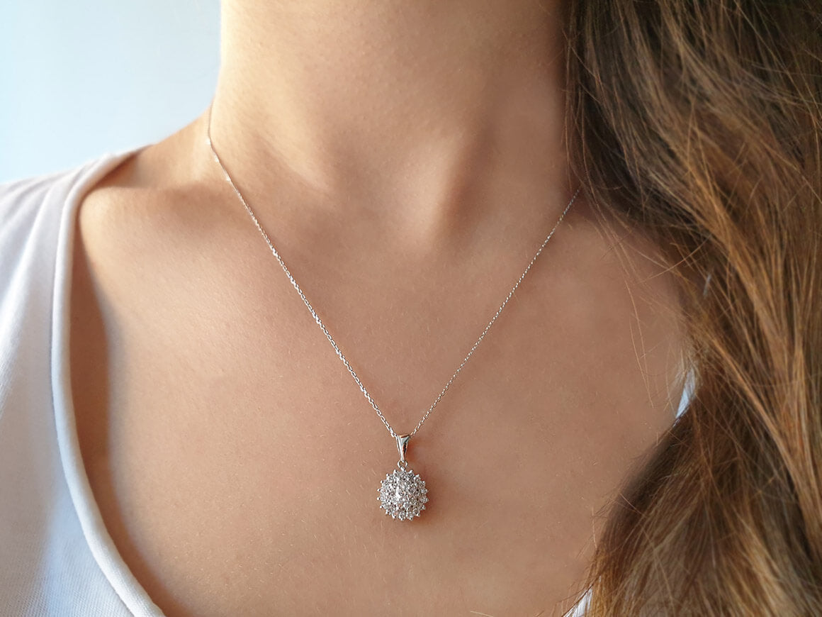 29 laboratuvarda yetiştirilmiş elmaslı çiçek kolye - 14K Beyaz Altın - Rosy Lab Diamonds’tan yüksek kaliteli Mücevher