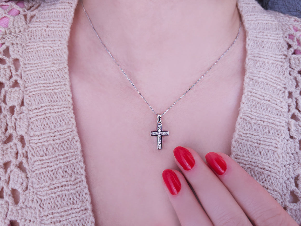Kreuz-Anhänger mit 16 Labordiamanten aus 14K Gold | Zeitloser Schmuck - hochwertiger Schmuck von Rosy Lab Diamonds