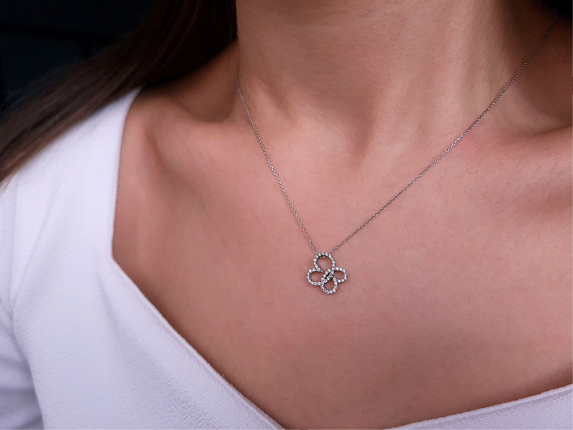 Pendentif cœur entrelacé avec diamants de laboratoire | Or 8 carats – Bijoux haut de gamme de Rosy Lab Diamonds