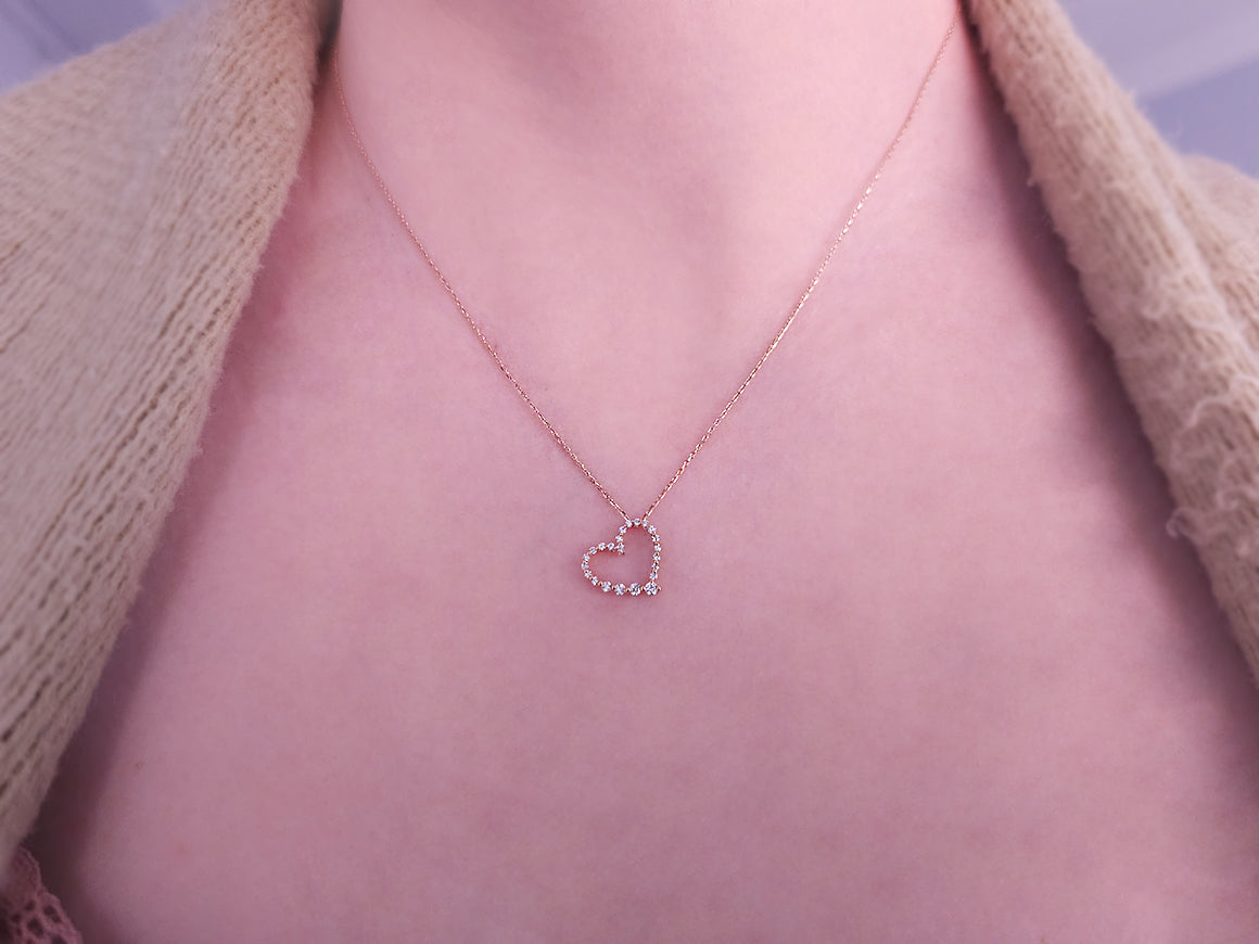 Pendentif cœur avec 23 diamants de laboratoire en or 8 carats | Bijoux romantiques - bijoux haut de gamme de Rosy Lab Diamonds