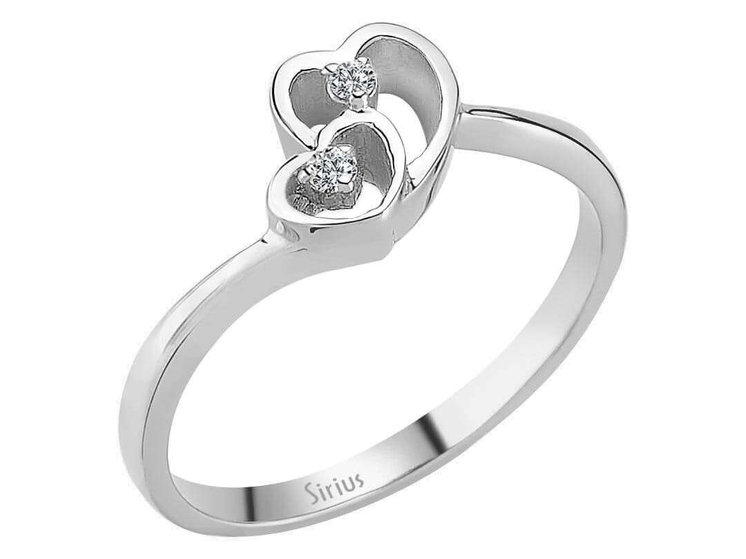 Zarter Ring mit zwei kleinen runden Diamanten in Herzfassung aus 8 Karat Weißgold