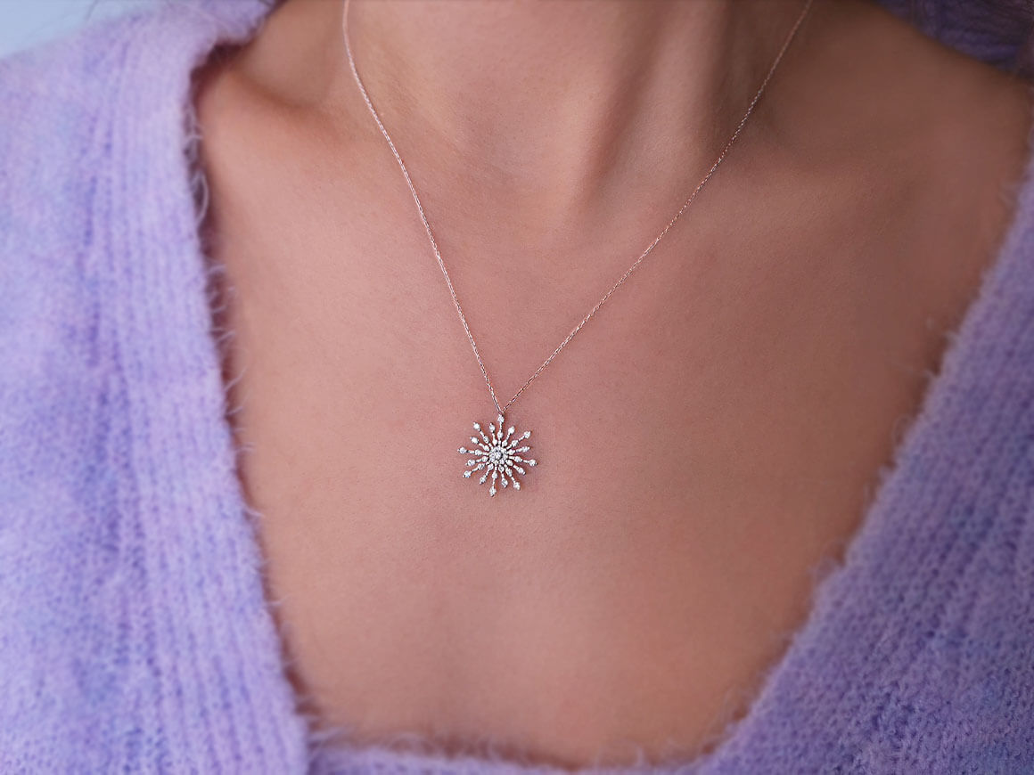 Schneeflocken-Anhänger mit 41 Diamanten in 14K Gold | Winterlicher Glanz - hochwertiger Schmuck von Rosy Lab Diamonds