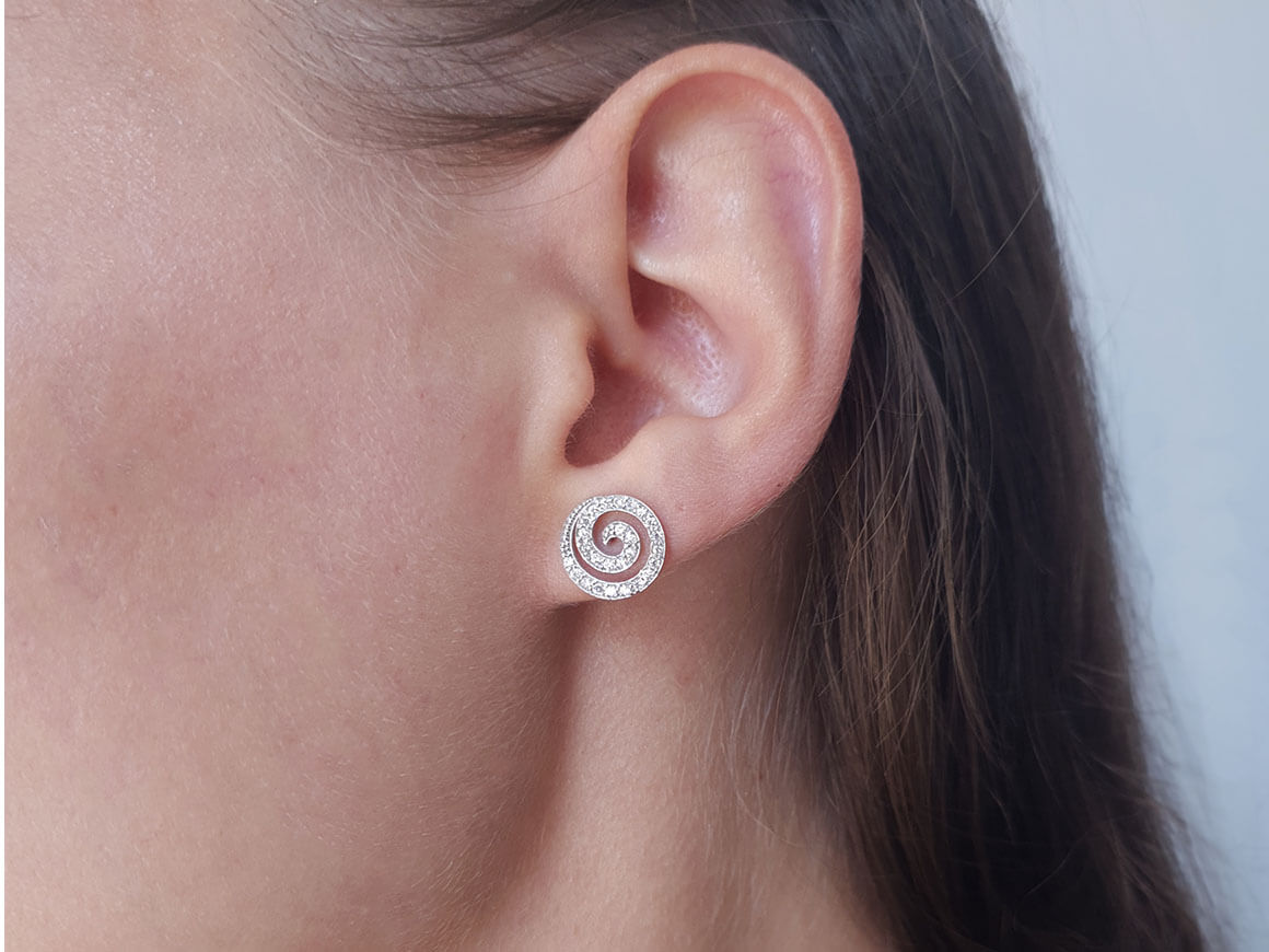 Spiral-Diamant-Ohrringe mit 52 Brillanten in 333er Weißgold - hochwertiger Schmuck von Rosy Lab Diamonds