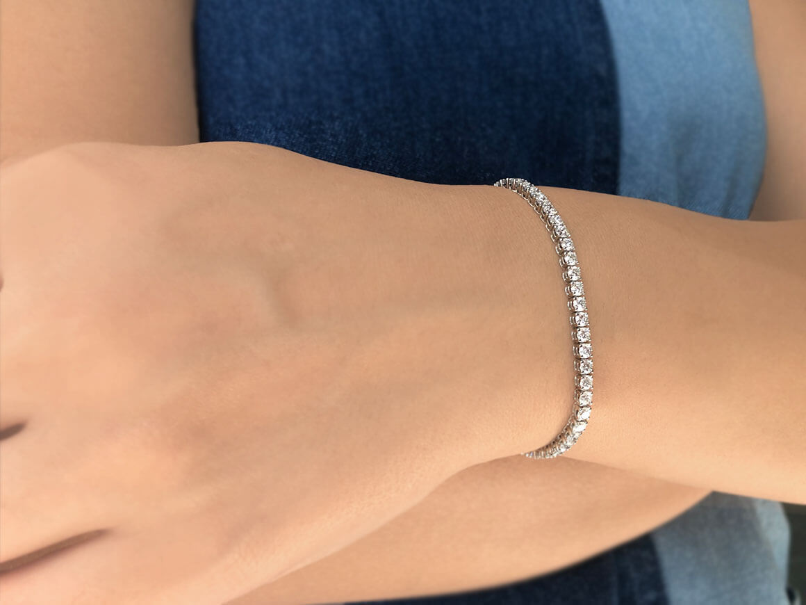 14K Beyaz Altın içinde 51 laboratuvarda yetiştirilmiş elmaslı Su Yolu Bileklik - 5,20 ct | 23B0007 - Rosy Lab Diamonds’tan yüksek kaliteli Mücevher