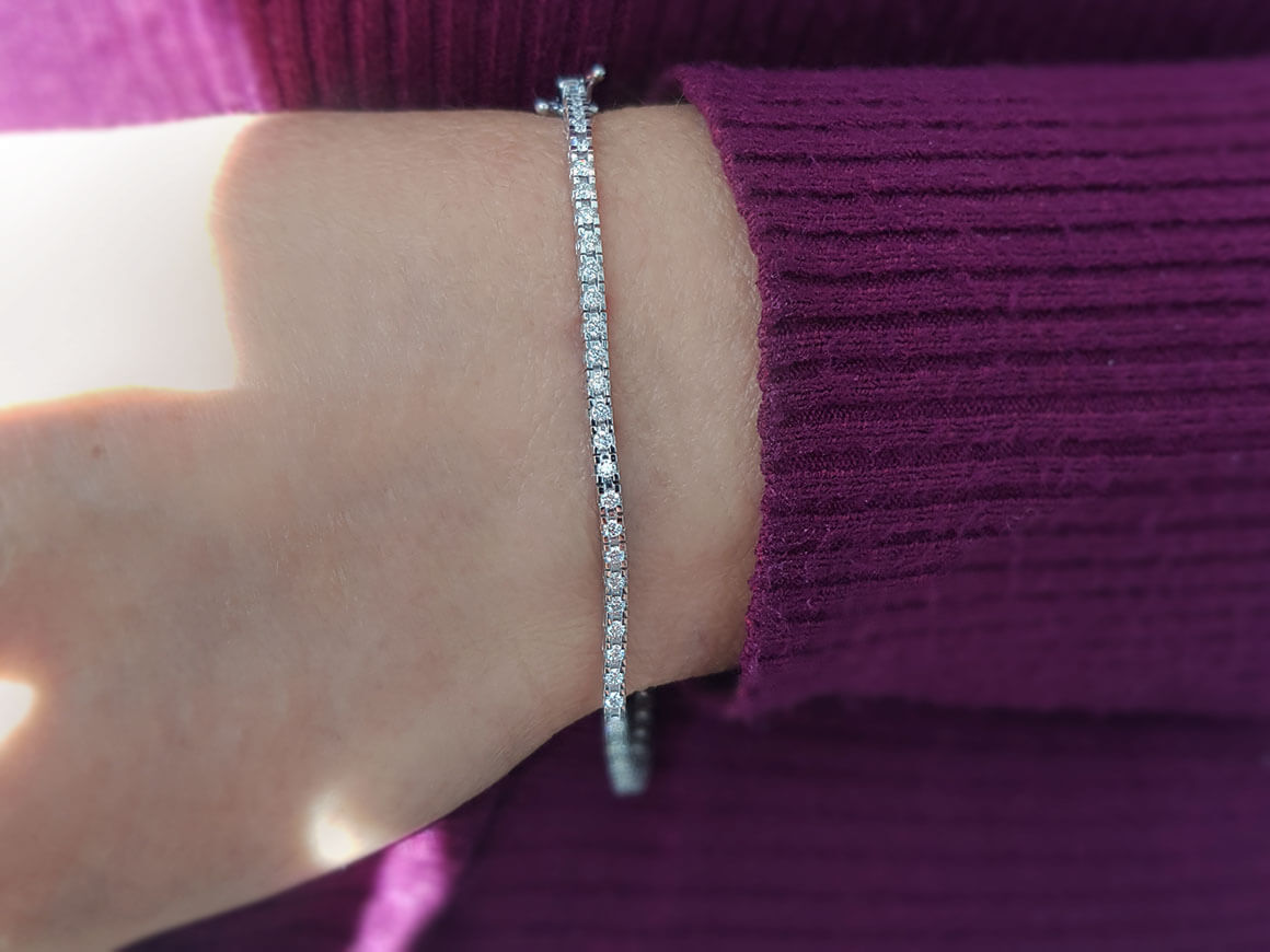 Fine tennis bracelet with 84 round diamonds in 14K white gold – 1.40 ct
