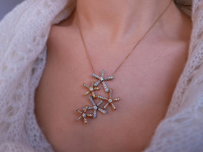 Three-color pendant chain with 107 diamonds in 14K gold