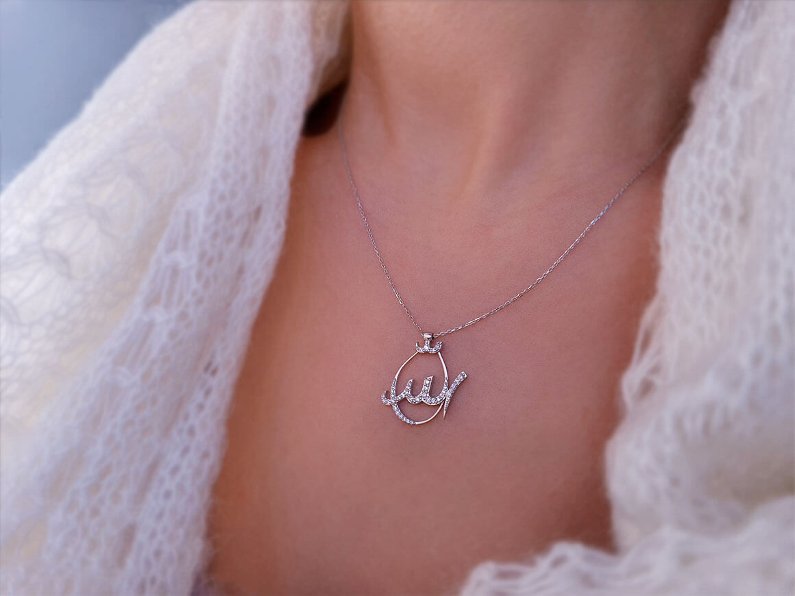 Laboratuvar pırlantalı Allah kolyesi | 14 ayar Beyaz Altın - Rosy Lab Diamonds’tan yüksek kaliteli Mücevher