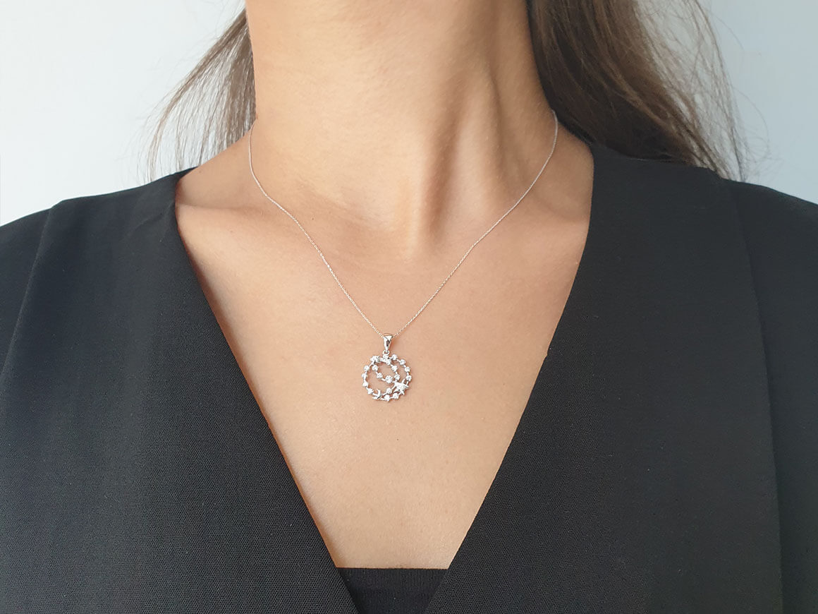 Zirkularer Anhänger mit Stern-Mond-Motiv und Labor-Diamanten