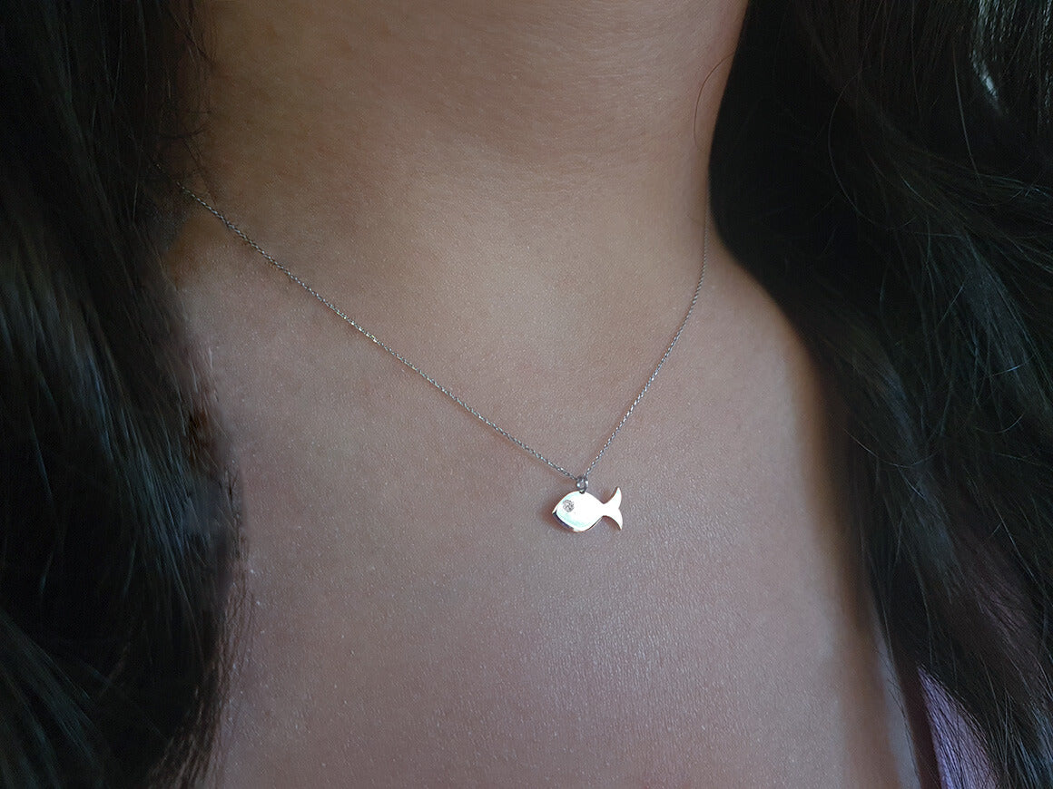 Pendentif poisson avec diamant de laboratoire en or blanc 14 carats