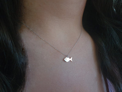 Pendentif poisson avec diamant de laboratoire en or blanc 14 carats