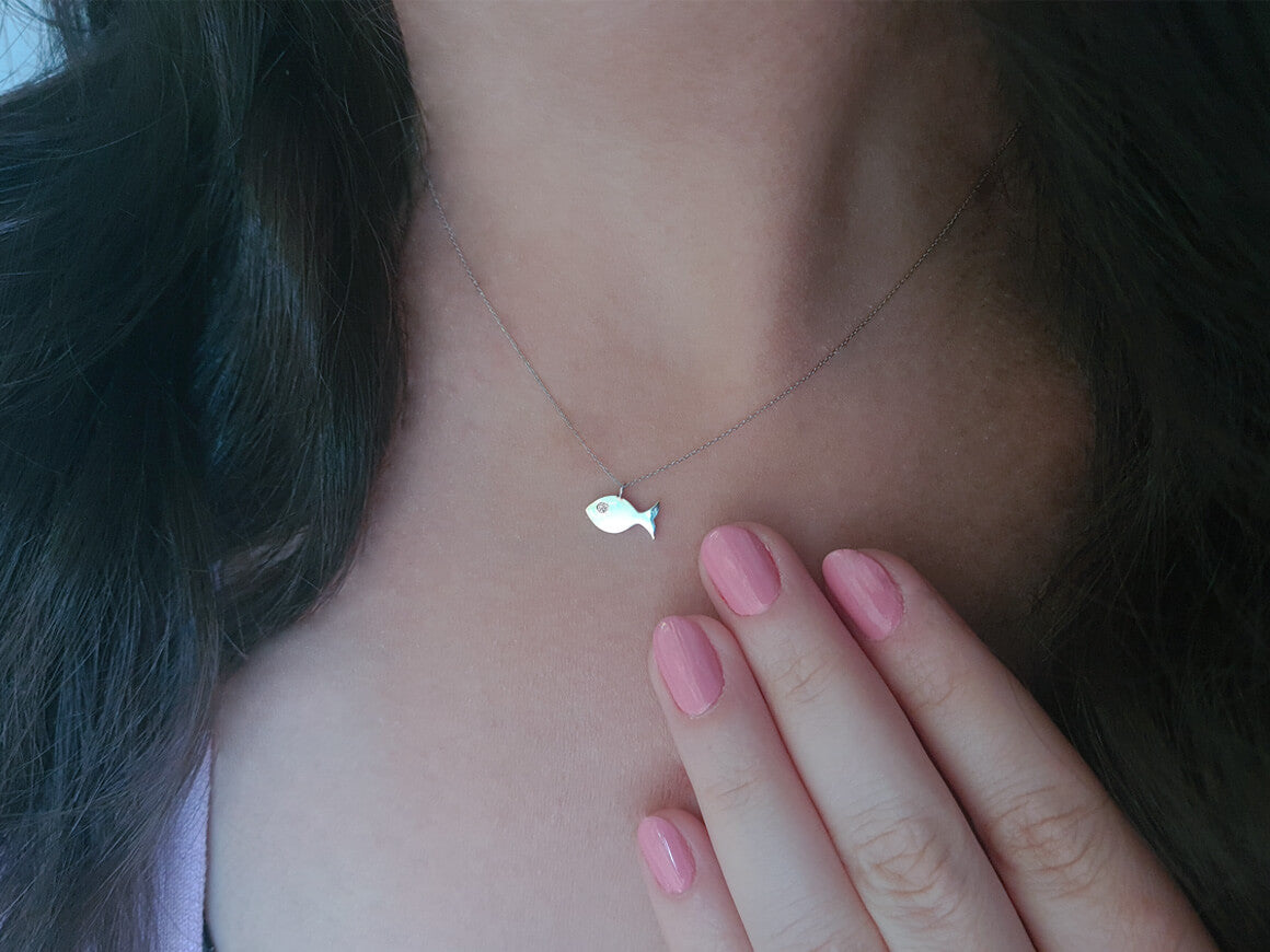 Pendentif poisson avec diamant de laboratoire en or blanc 14 carats