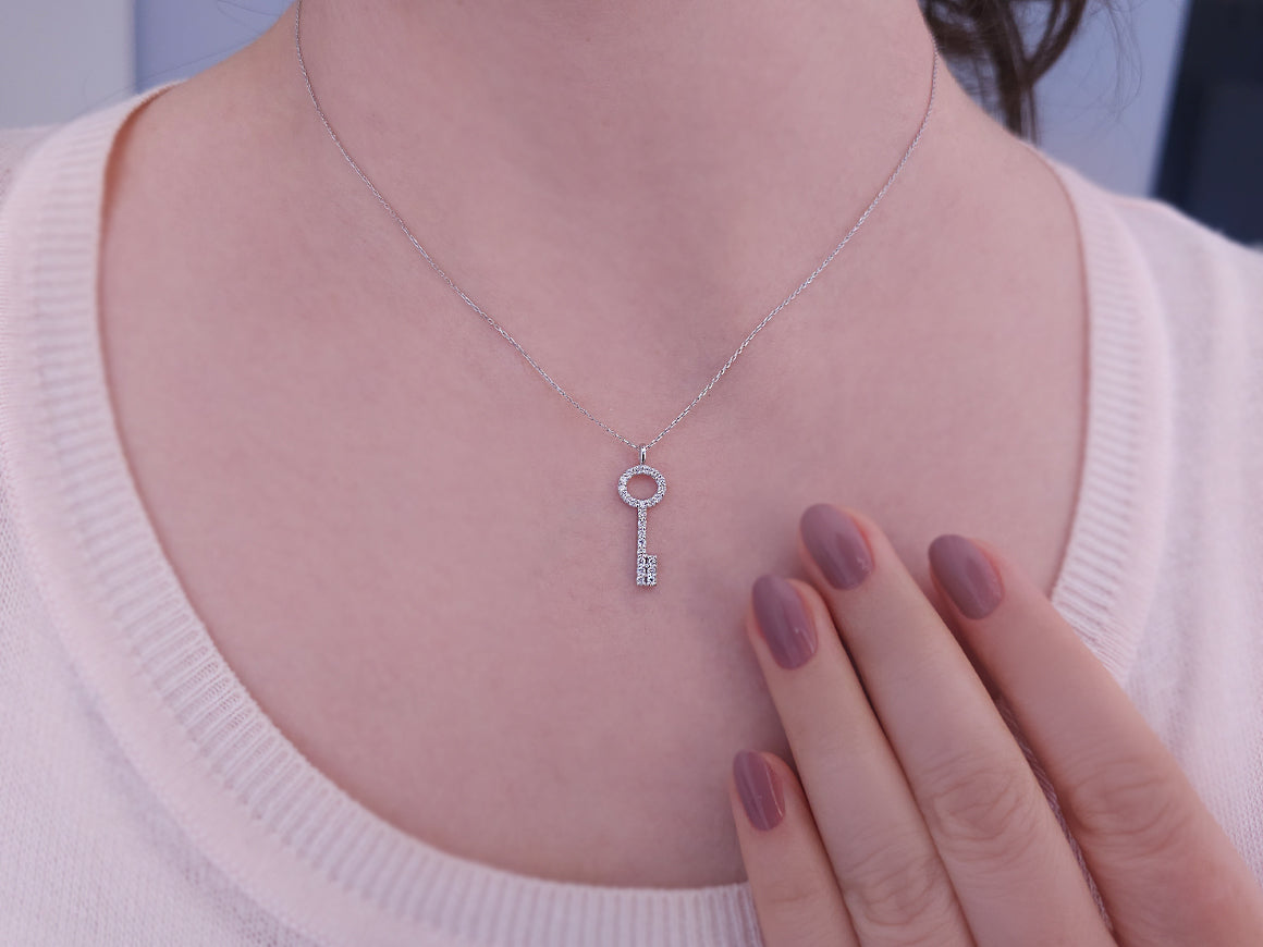 Keychain with 24 lab diamonds in 14K white gold