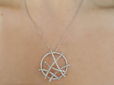 Collier statement avec 127 diamants de laboratoire en or blanc 14 carats