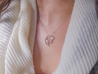 Collier Doppelherz avec 40 diamants ronds cultivés en laboratoire en or blanc 14K