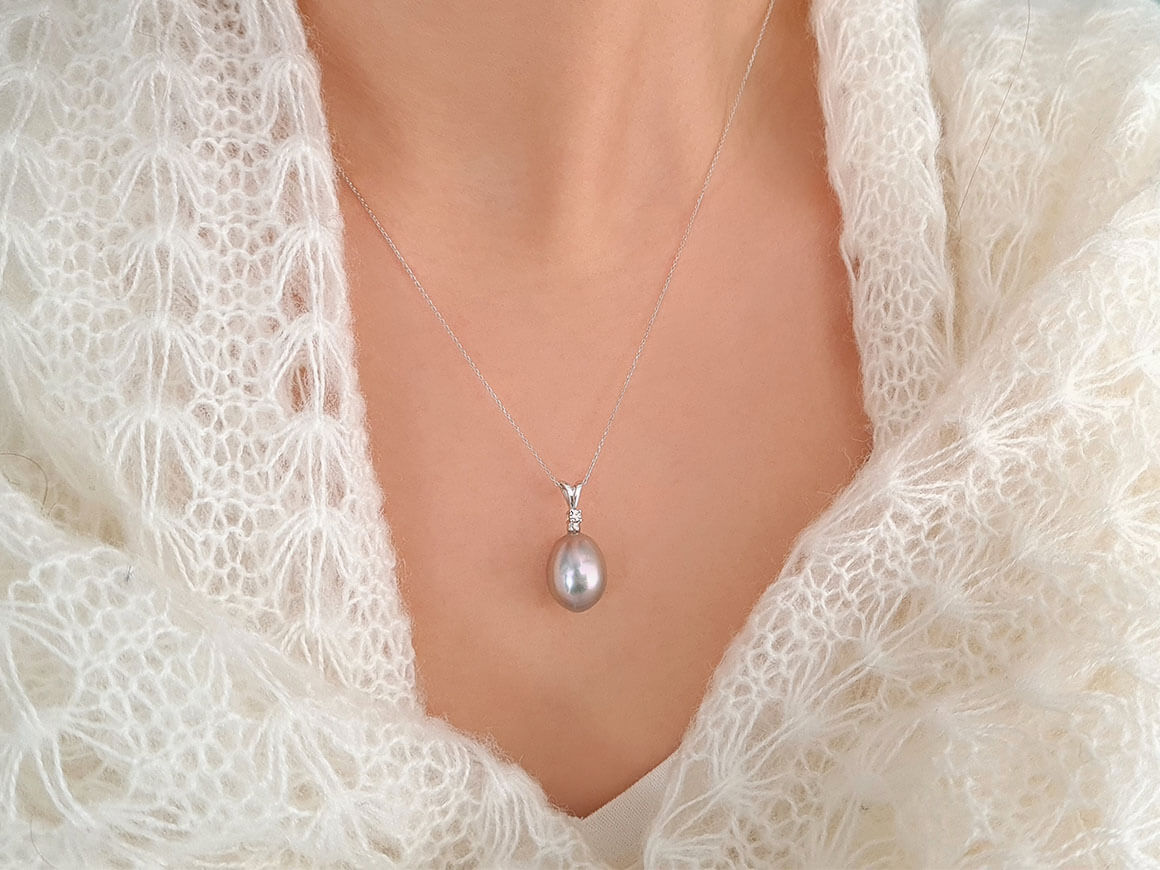 Pendentif avec perle goutte couleur argent & Diamant - Or Blanc 14 carats - Bijoux haut de gamme de Rosy Lab Diamonds