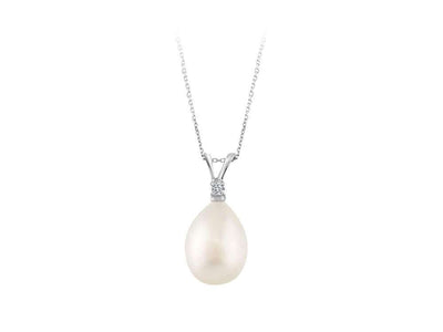 Elegant diamond pearl necklace with teardrop pendant made of 14K white gold