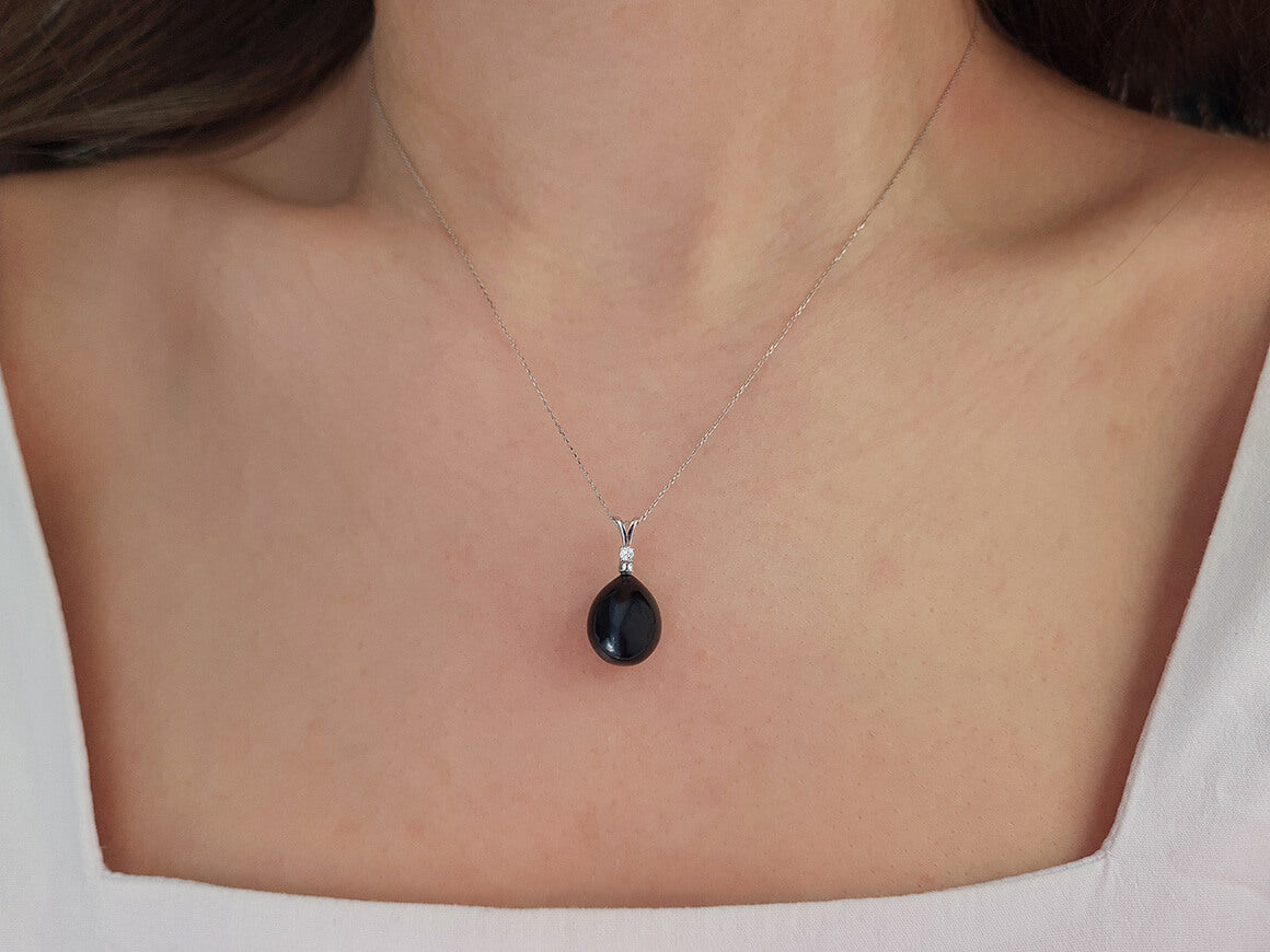 Pendant with black drop pearl and lab-grown diamond – 14K white gold