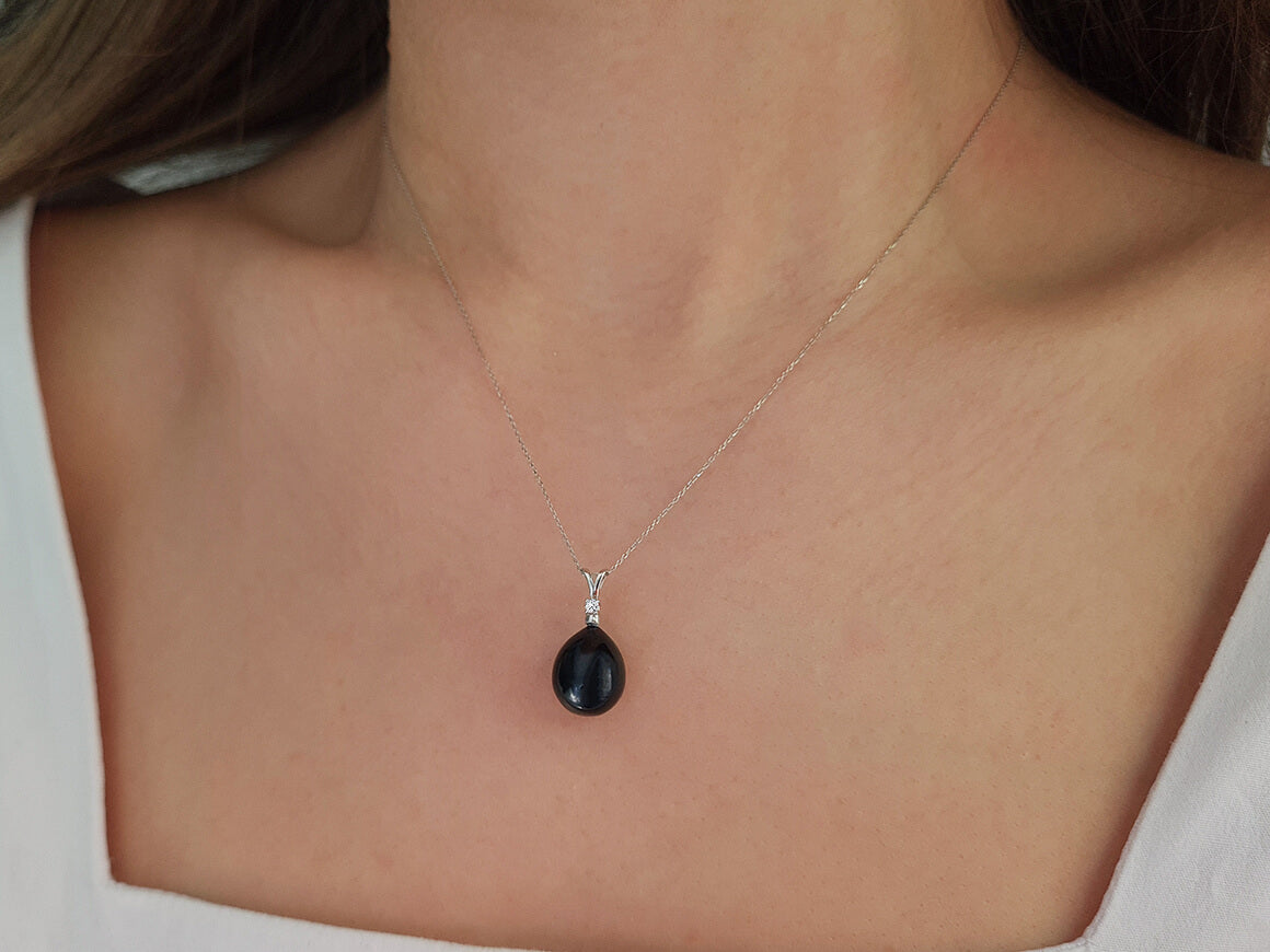 Pendant with black drop pearl and lab-grown diamond – 14K white gold
