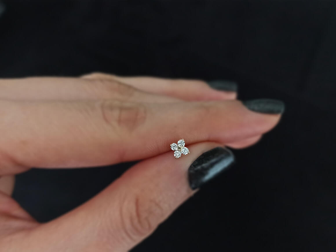 585 ayar Sarı Altından laboratuvar pırlantalı burun piercingi - Rosy Lab Diamonds’tan yüksek kaliteli Mücevher