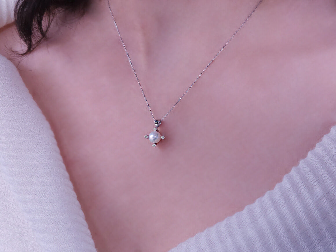 Cross-shaped pearl pendant with 4 diamonds in 8K white gold