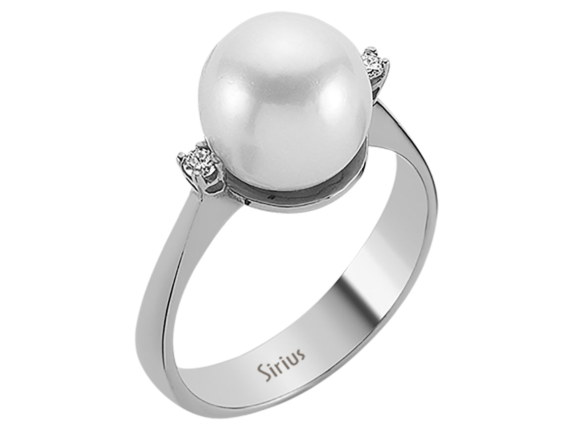 Weißgoldring mit 2 rund geschliffenen laborgezüchteten Diamanten 0,05 ct und 1 runder Perle 3,60 ct, 8 Karat Gold