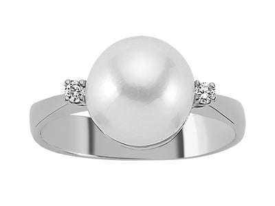 Weißgoldring mit 2 rund geschliffenen laborgezüchteten Diamanten 0,05 ct und 1 runder Perle 3,60 ct, 8 Karat Gold