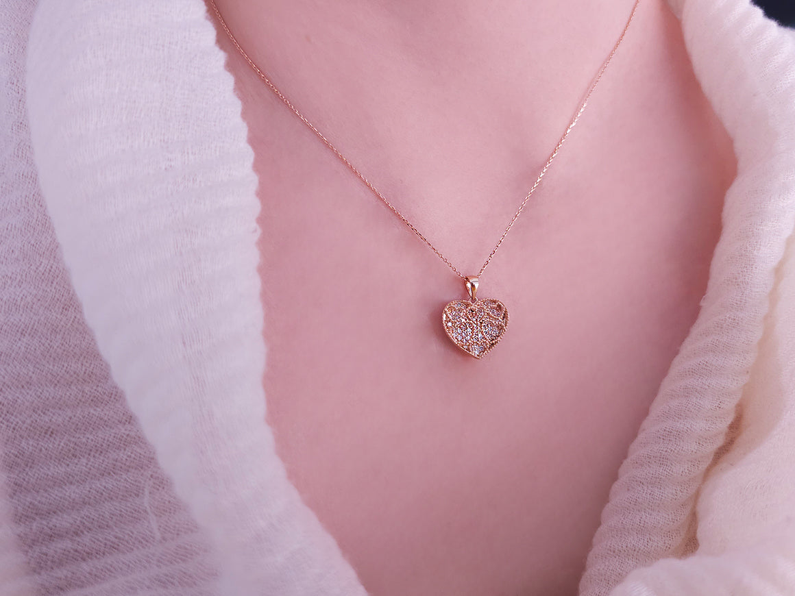 Heart pendant in rose gold with lab-grown diamonds in 14K