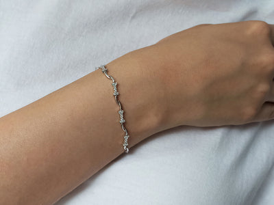 Romantic bracelet with 28 lab-grown diamonds in 14K white gold – 0.37 ct