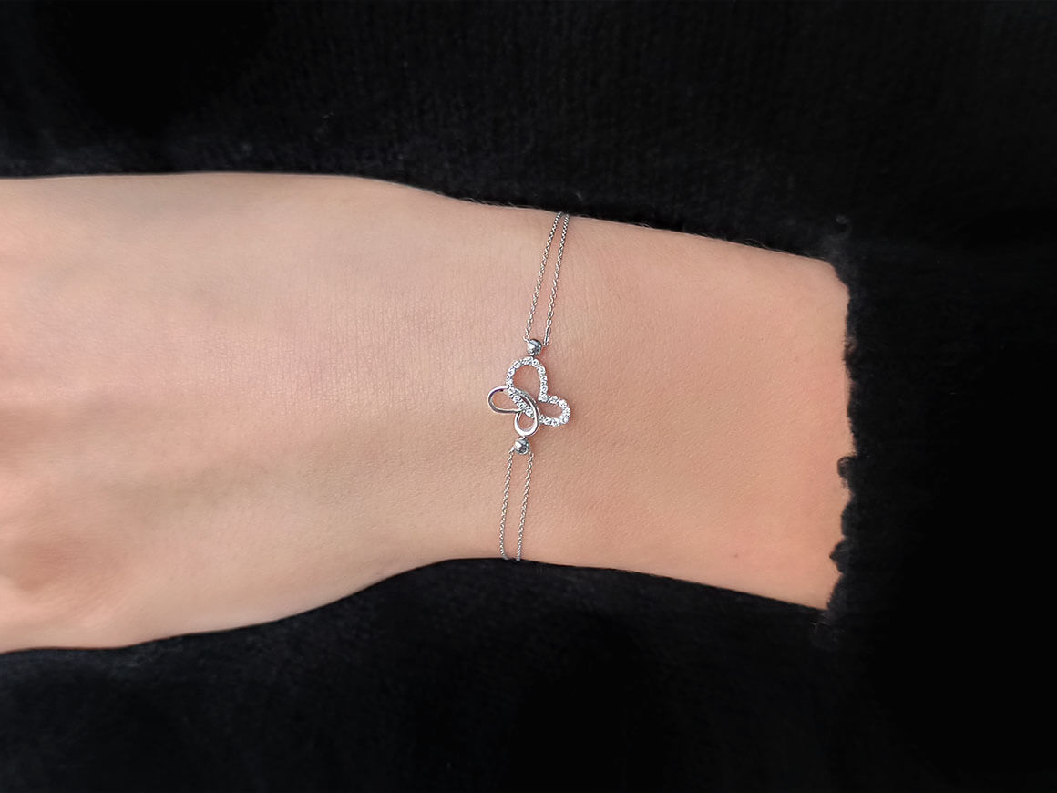 Fine bracelet with butterfly motif and 19 lab-grown diamonds in 14K white gold