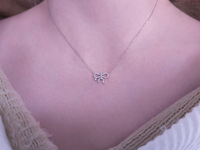 Diamond chain with bow pendant – 8K white gold