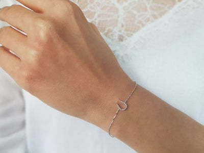 Fine horseshoe bracelet with diamonds in 14K white gold