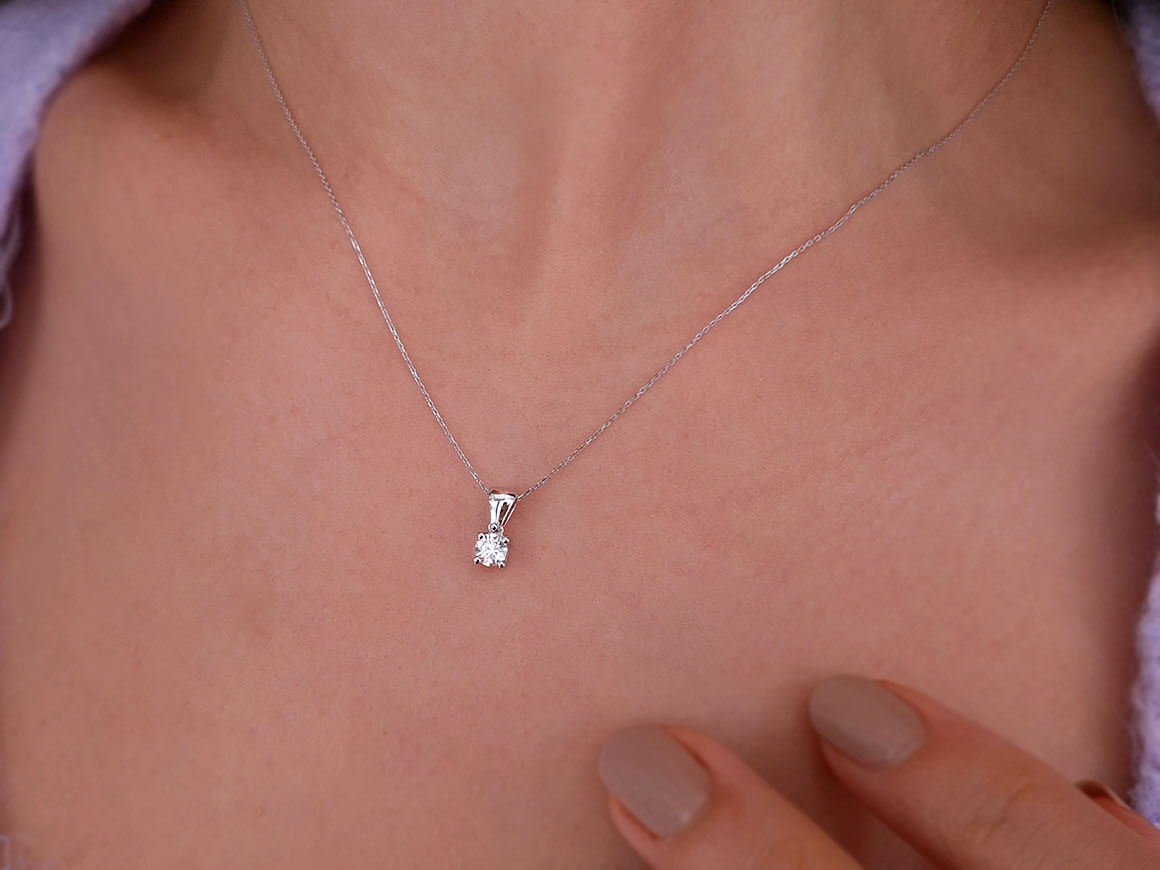 Solitaire diamond necklace – 0.20 ct round cut | 18K white gold