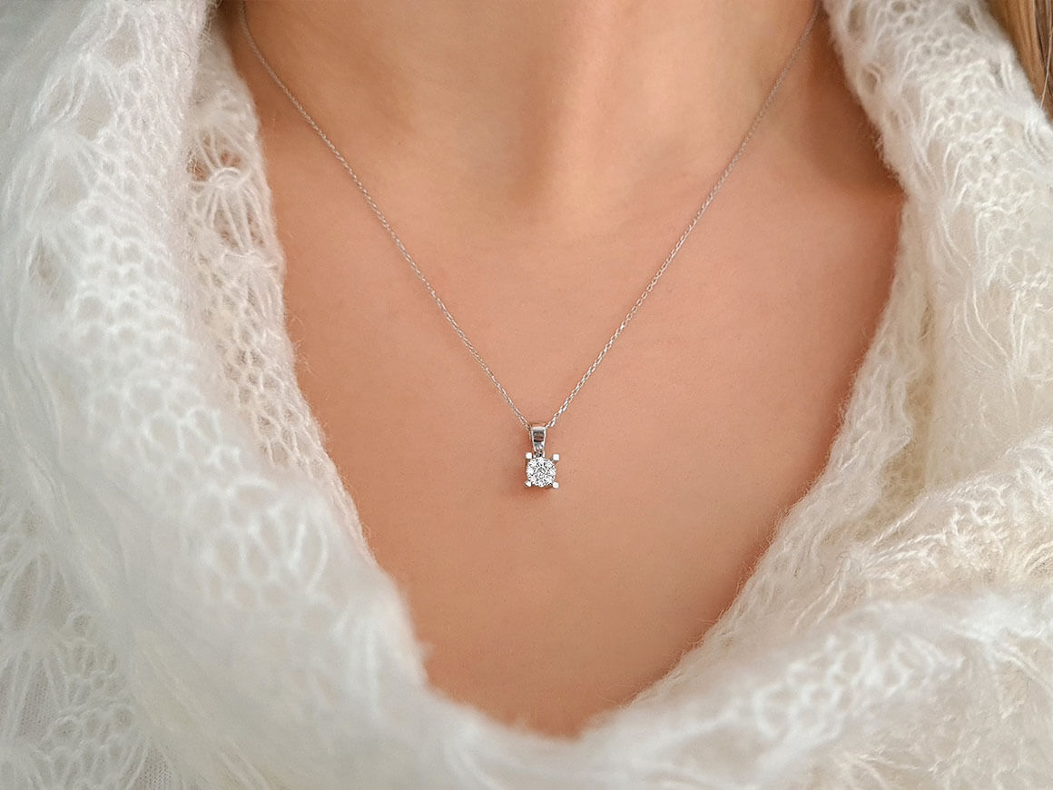 Pendant "Liora" with cluster of lab-grown diamonds in 8K white gold