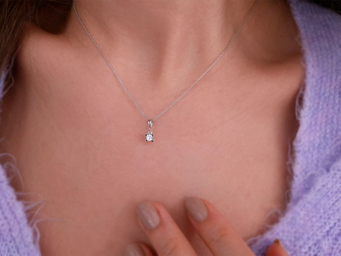 Solitaire diamond pendant with 0.13 ct in 14K white gold