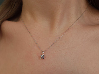 Zeitlose Solitär-Halskette mit 0,22 Karat Diamant in 14K Weißgold