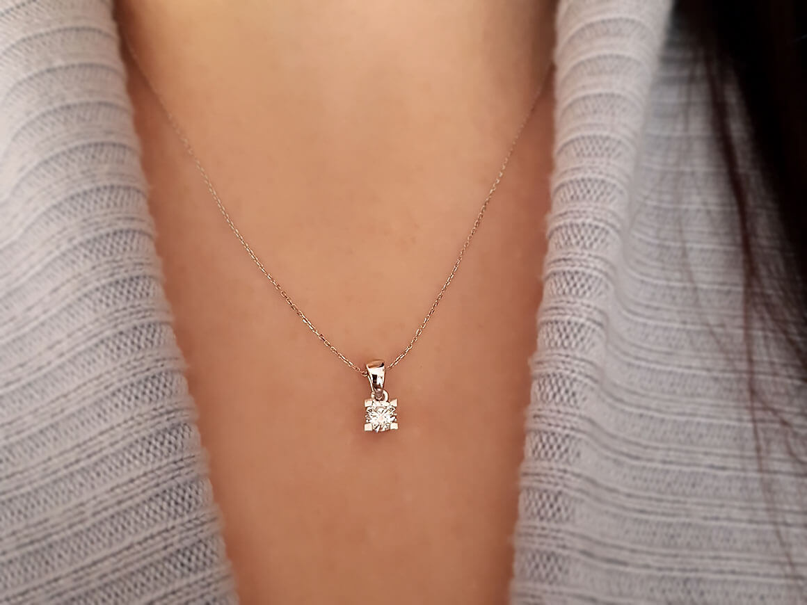Solitaire diamond pendant with 0.27 ct in 14K white gold