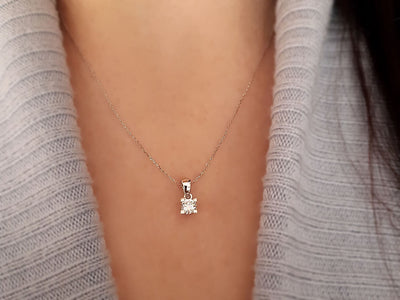 Solitaire diamond pendant with 0.27 ct in 14K white gold